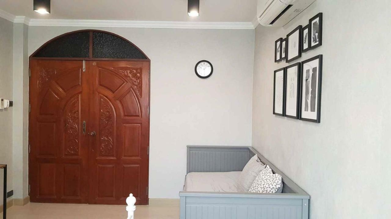 Wang Lang Hostel Bangkok Exterior photo
